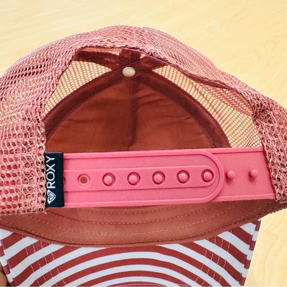 Roxy Floral Trucker Hat – Hibiscus & Stripes Snapback Cap - Picture 2 of 6